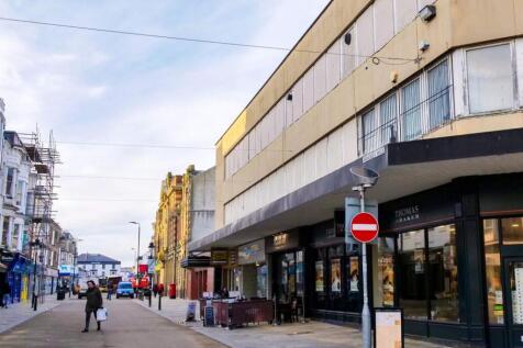 Retail Property (high street) to rent Image 7