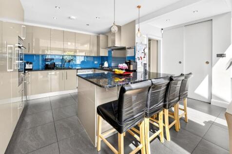 Ridding Lane, Greenford, London, UB6 0JY photo 4