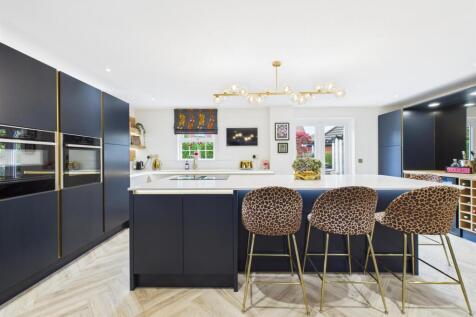 High Specification Fitted Kitchen