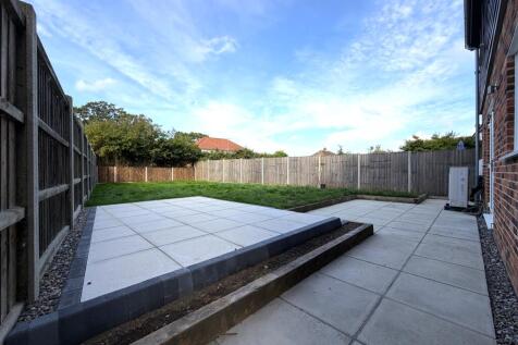 Sutton Crescent, Freethorpe, Norfolk photo 2