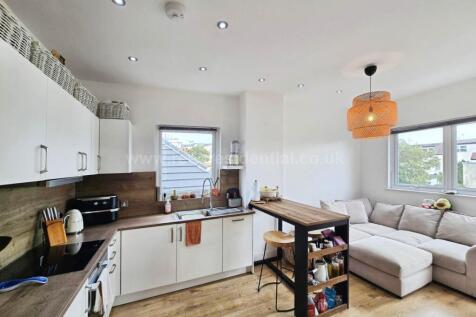 Whitefriars Crescent, Westcliff On Sea photo 4