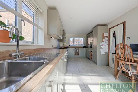 Kitchen &amp; Breakfast