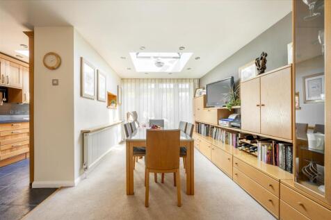 Cherrydown Avenue, E4