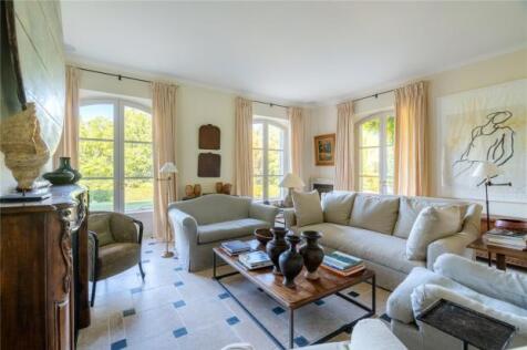 Bastidon Living Room