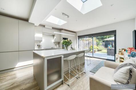 Romford, RM2 - property photo