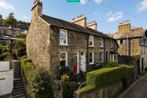 Elevated stone terrace in conservation area