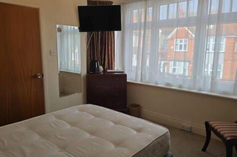 EN-SUITE ROOM TO RENT, ALL BILLS INCLUDED photo 4