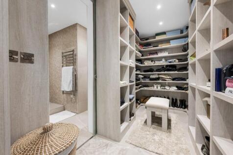 4 bed, 4 bath Apartment in Manchester - Photo 17