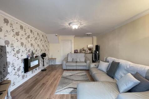 Coombe Way 6 - Lounge Front.jpg