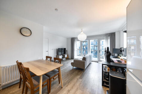London, NW9 - property photo