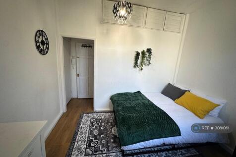 Avonwick Road, Hounslow, TW3 photo 5