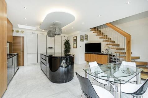 Kitchen / Dining