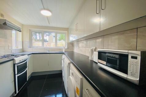 163 Greenwood Court, Leamington Spa, CV32 4JY photo 3