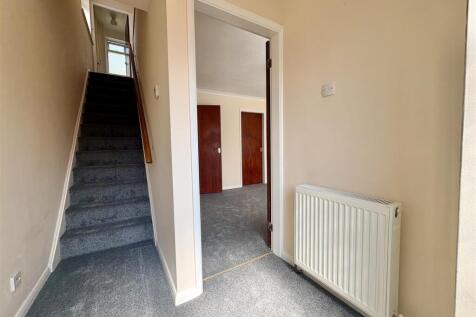 22 Denham Gardens, Castlecroft photo 3