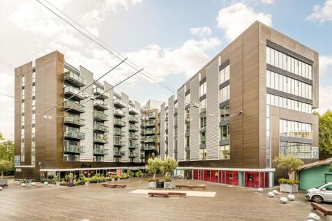 1-bed flat on Bermondsey Square, Bermondsey, £2,500/mo