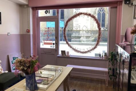 Retail Property (high street) to rent Image 5