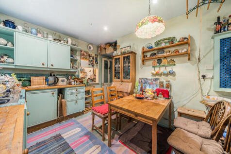 1369684-19-68f8a9...