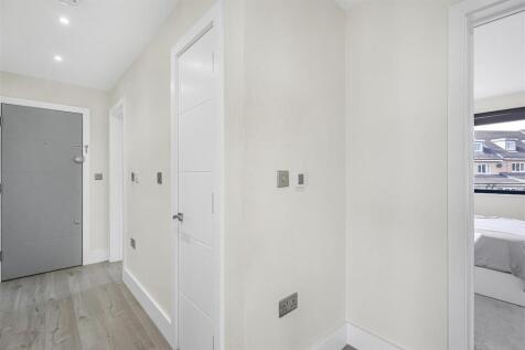 2 bed, 1 bath Flat in london - Photo 12