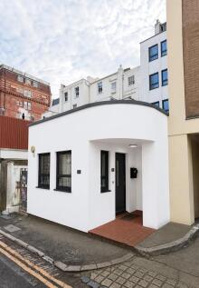 queensbury mews