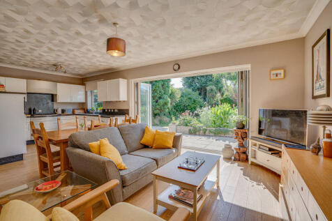 Open Plan Kitchen/ Family Room