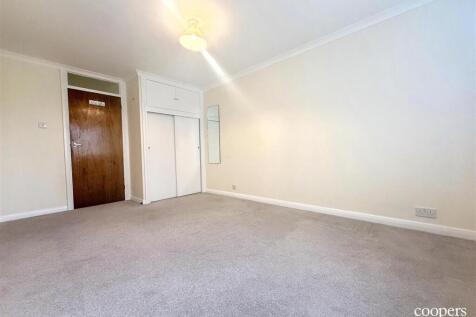 Falcon Court, Bembridge Gardens, Ruislip, HA4 photo 4