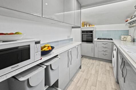2 bed, 1 bath Terraced in Manchester - Photo 5