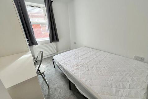 TWO BEDROOM STUDENT FLAT, WALLISDOWN- P06792 photo 5