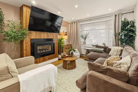 Lounge / Kitchen