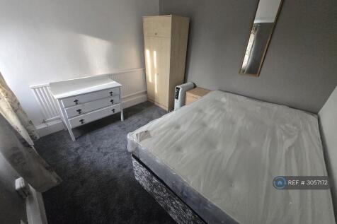2-bed flat on Seymour Grove, Manchester, M16, £1,500/mo