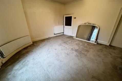 SITTING ROOM/BEDROOM 5