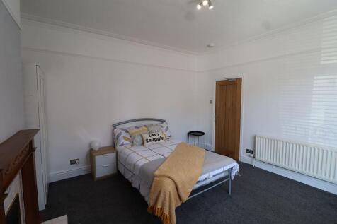 Four bedroom Student House - Portman Road, L15  photo 5