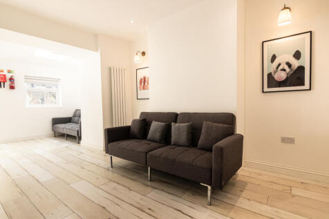 5 Gladstone Terrace Living Room