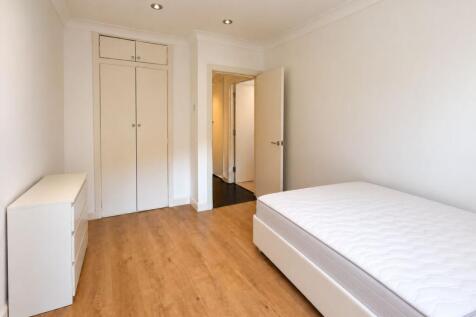 Astbury House - 2 Bedroom with a living room photo 3