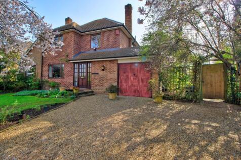 Detached home with southerly-facing garden