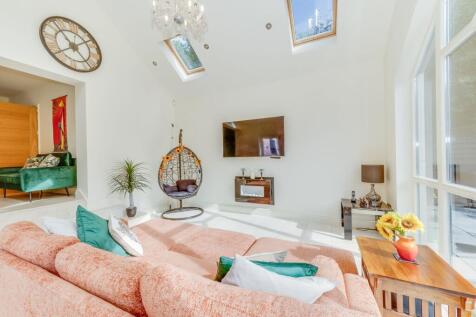 KITCHEN, SITTING ROOM AND LOUNGE/DINING ROOM