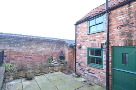 REAR PATIO GARDEN