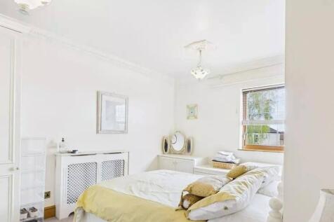 3 bed terraced house to rent Fitzwilliam Street, 