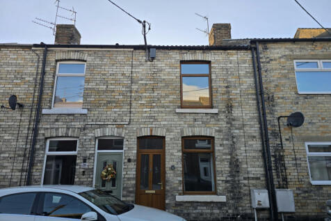 2 bed terraced house to rent Grey Street, County 