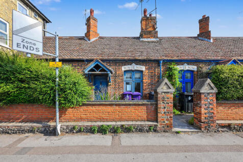 4 The Alms Houses, Queens Road, Royston SG8 7AP