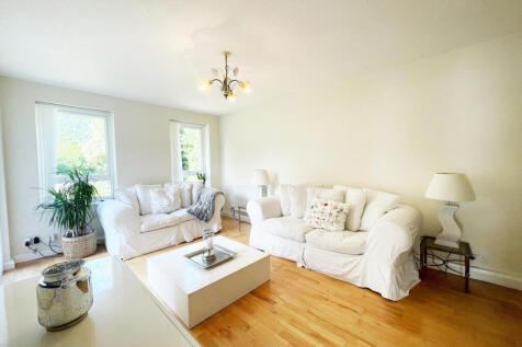 Felbridge Avenue, Pound Hill, Crawley photo 3