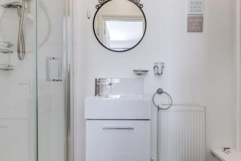 En-suite - Bedroom 5