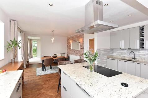 LIVING/FAMILY/KITCHEN