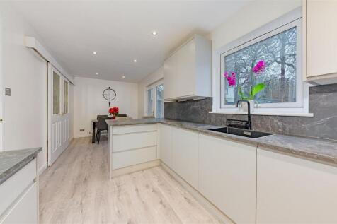 7 Millburn Gardens Dundee-23.JPG