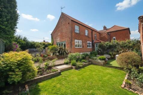 Vine Farm - Rear Garden to House.jpg