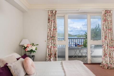 Principal Bedroom 1 Marina View_Kingswear