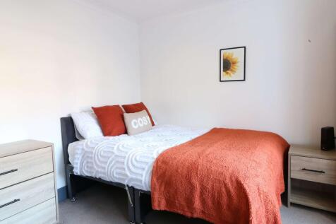 134 Balfour Road Room 2 4.JPG