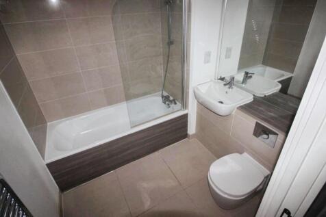69035902-BATHROOM.JPG