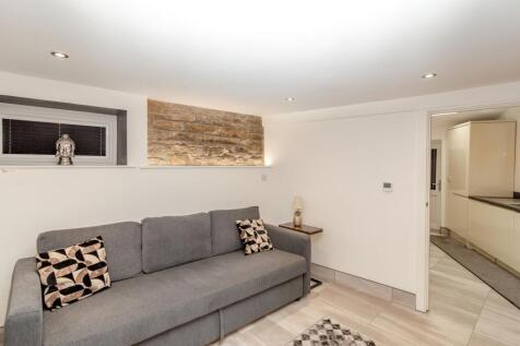 St. Annes Square, Holmfirth, HD9 photo 5