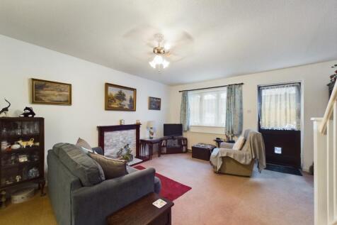 Lounge/Dining Area