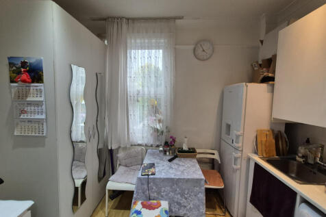 Spacious self-contained Studio to Rent.